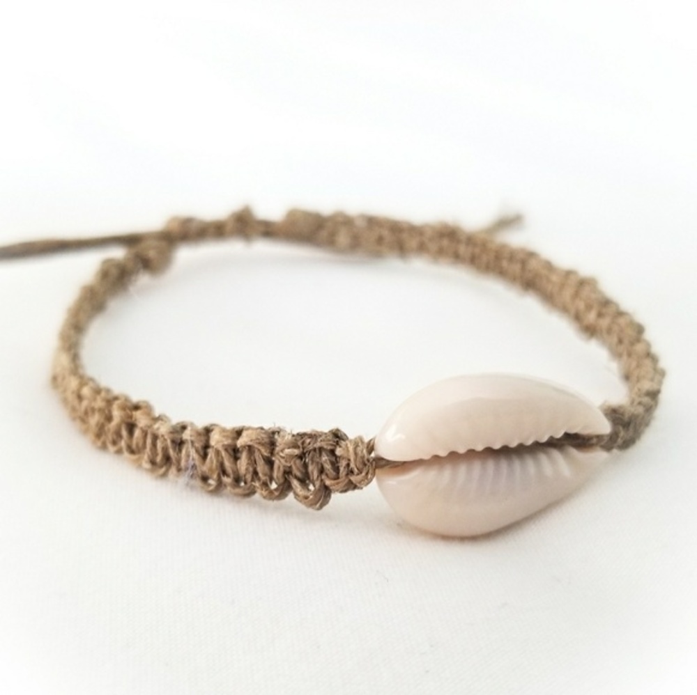 CLOSET CLOSING! Handmade • 🐚 Seashell Hemp Bracelet